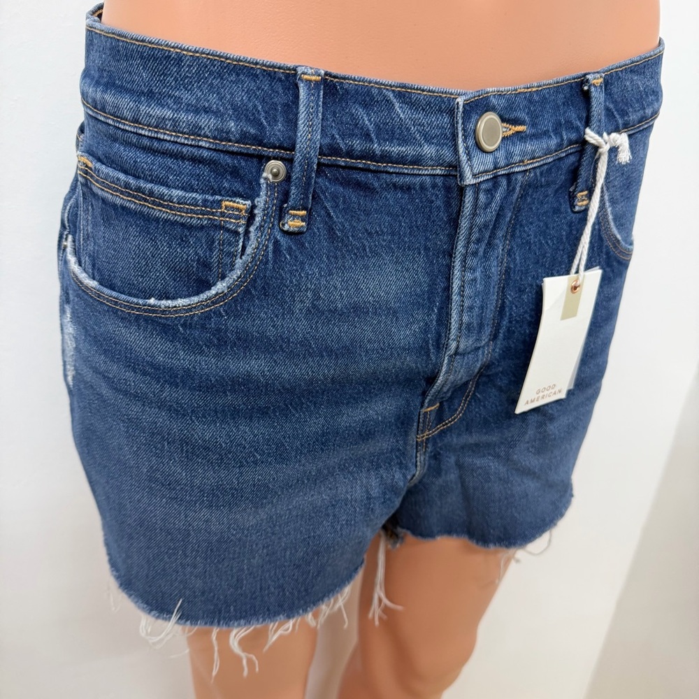 Good American Good 90s Distressed Cut Off Style Shorts Womans 14/32 NWT - Picture 2 of 16